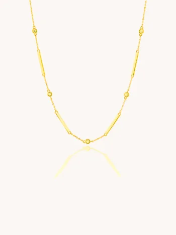 Collar que combina cadena, barritas y circonitas realizado en plata bañado en oro