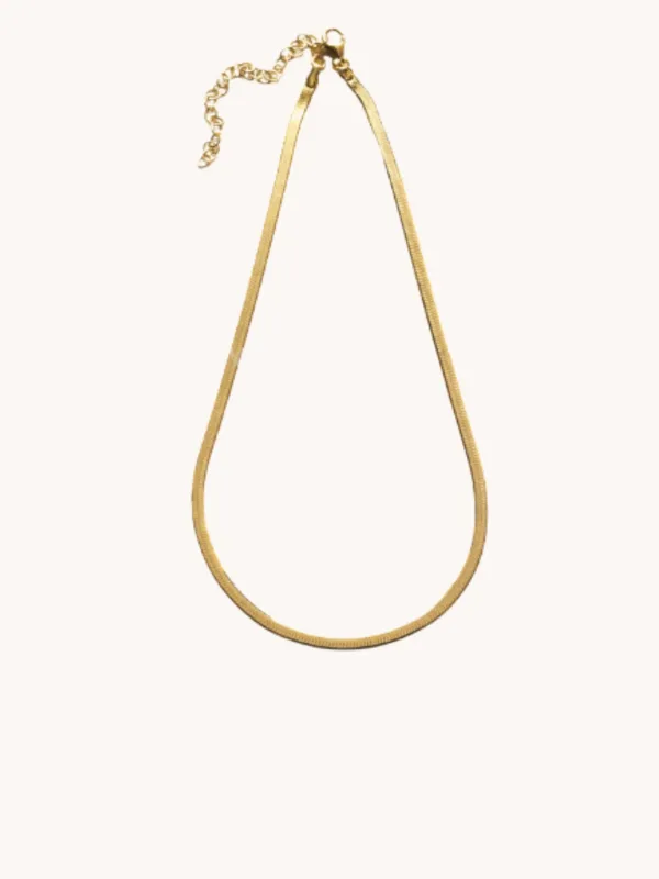 Collar chocker de cadena estilo serpiente. Realizada en plata con baño en oro.